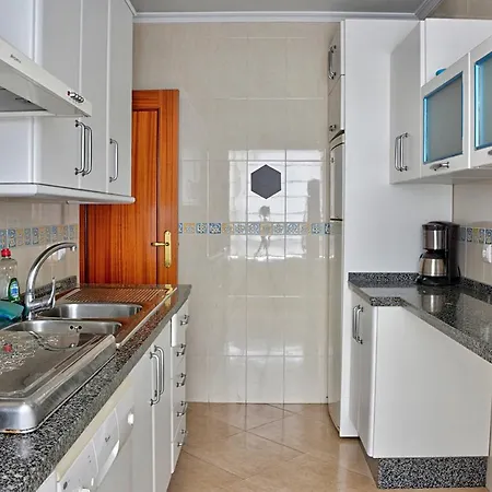 Checkinn - Apartamento De 3 Dormitorios En Triana Севилья