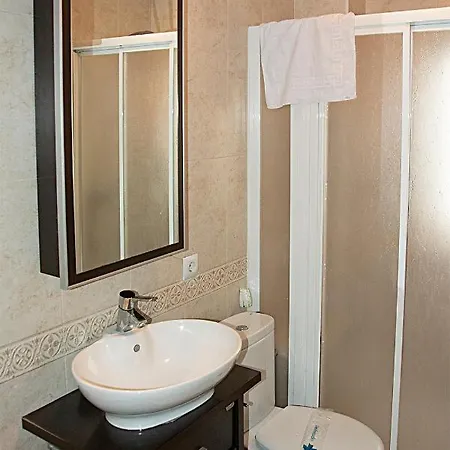 Checkinn - Apartamento De 3 Dormitorios En Triana * Севилья